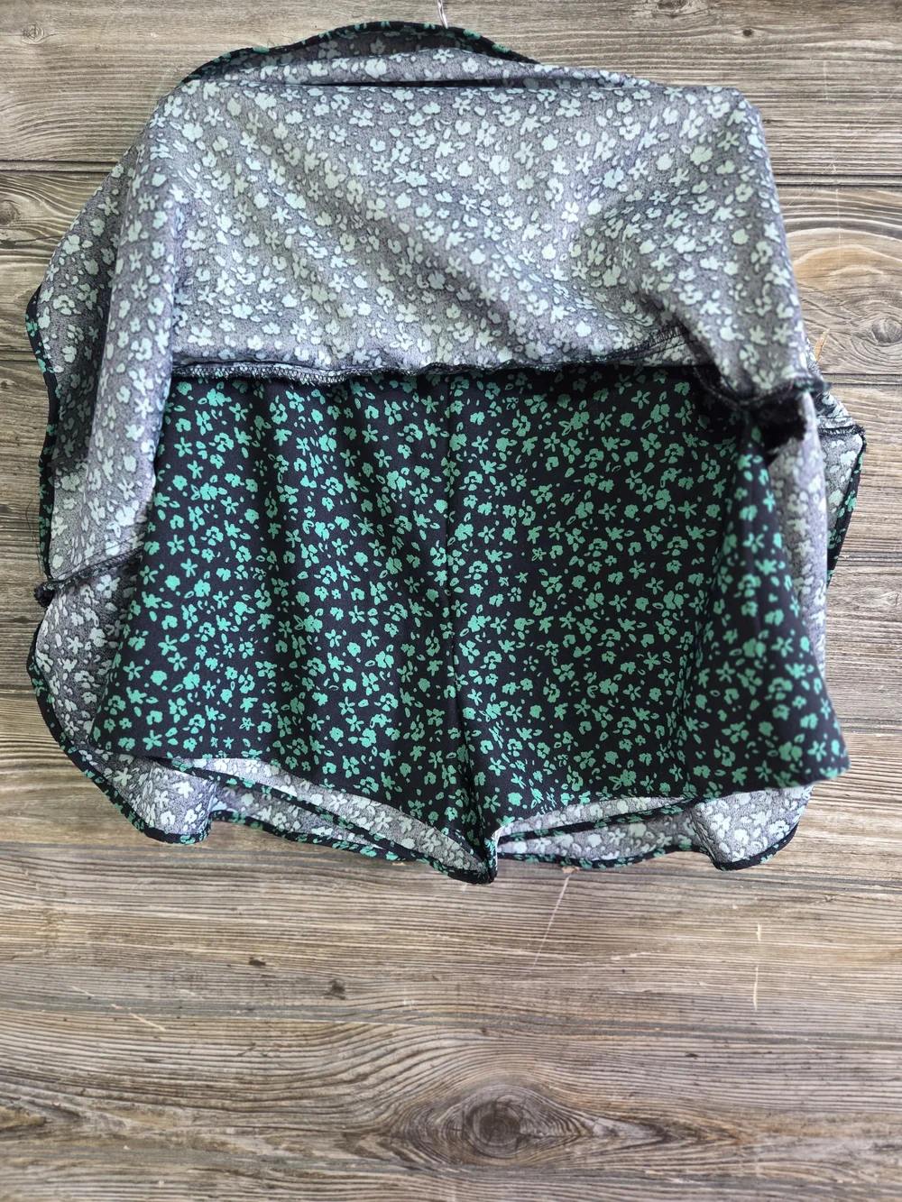 Zara Black And Green Floral Skater Skort Women's Size XS Flowy Mini